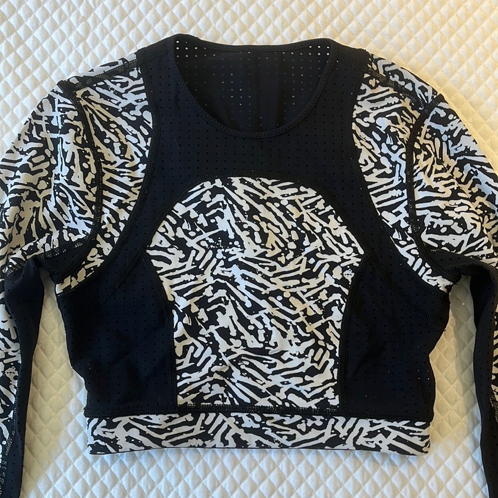 lululemon athletica UPF 50 long sleeve swim top size 4